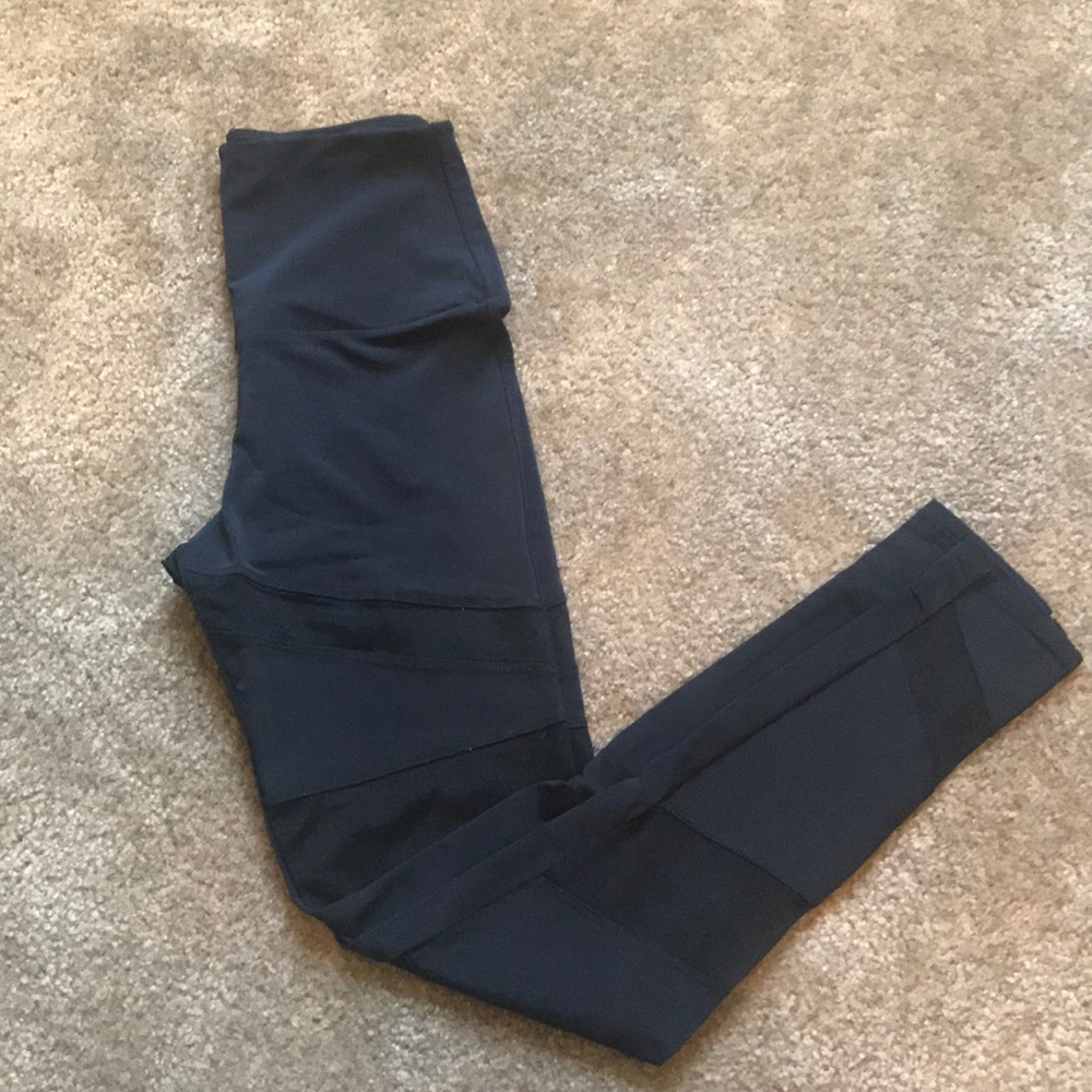Onzie Black w/ mesh cutout stripes leggings
